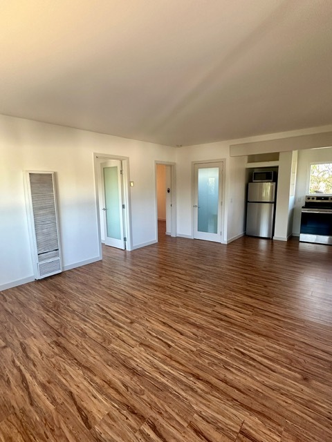 living room area - 2012 Glencoe Ave