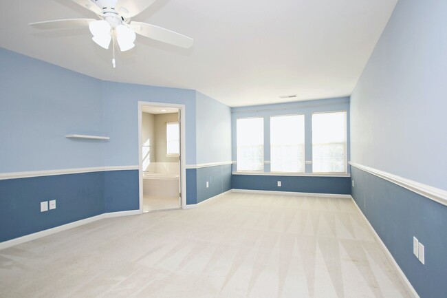 Building Photo - Pet Friendly End-unit Pantops Townhome (Ap...