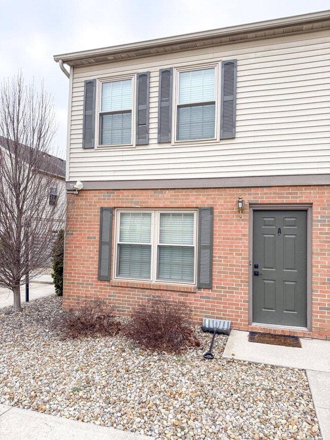 Building Photo - 631 Pebble Pl Dr