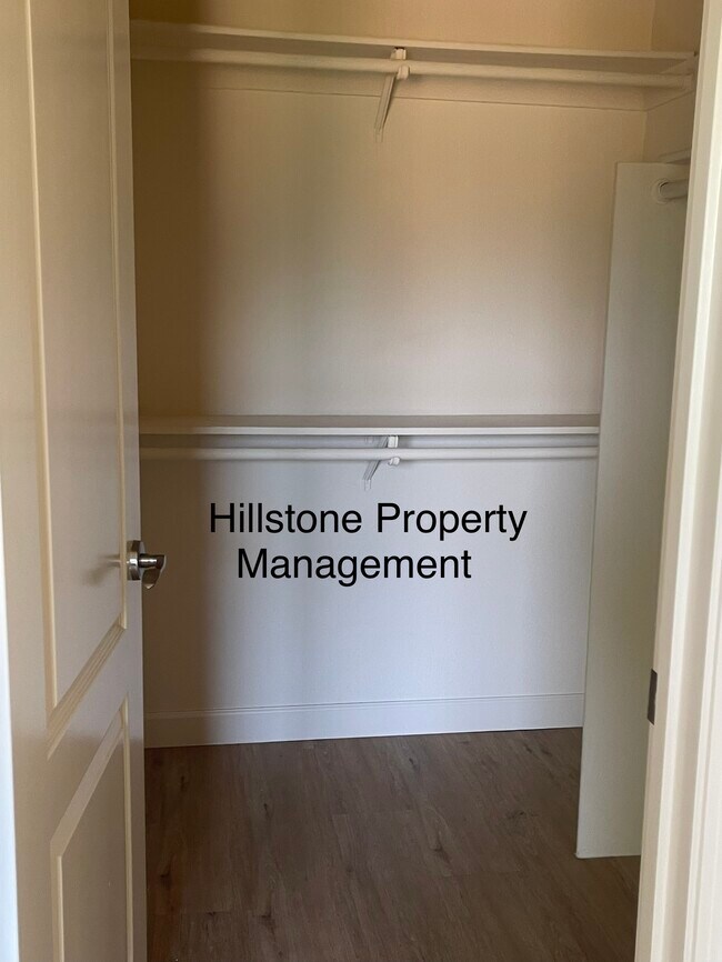 Building Photo - 764 Teatree Ct