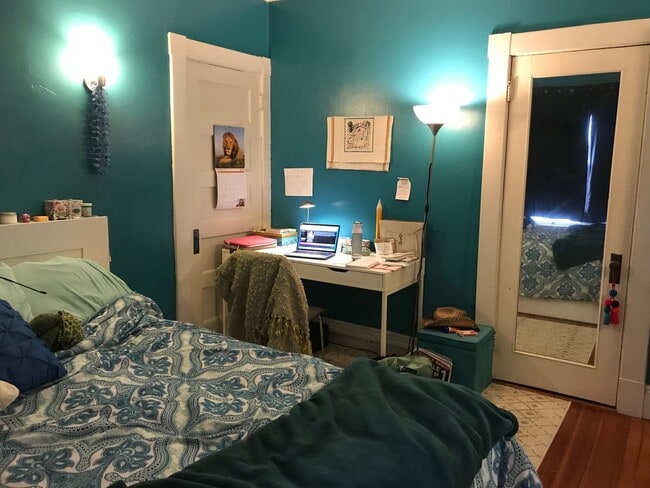 Building Photo - 135/137 Whitney