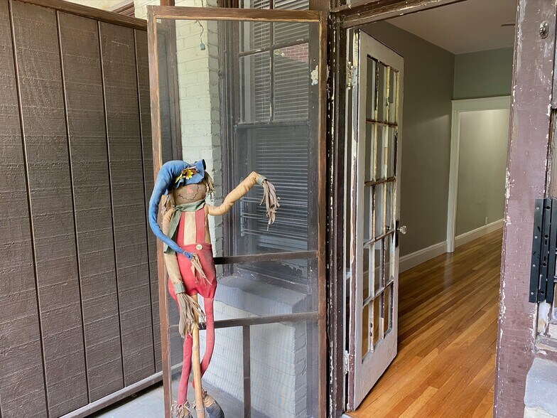 Building Photo - 25 Mount Hood Rd