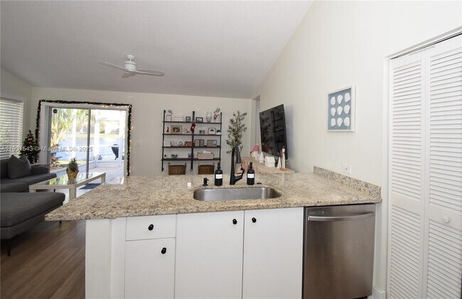 Building Photo - 794 San Remo Dr