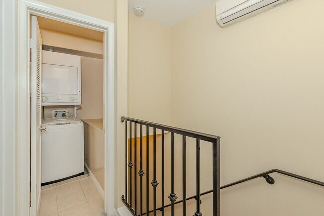 Building Photo - 5252 Balboa Arms Dr