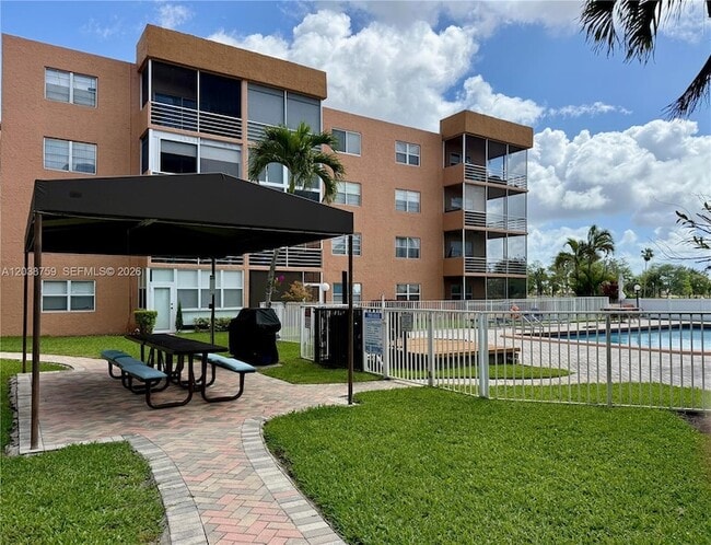 Building Photo - 3048 Sunrise Lakes Dr E