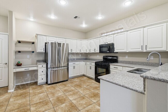 Building Photo - CENTRALLY LOCATED LA COSTA TOWNHOME