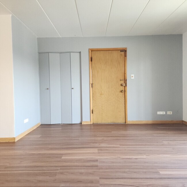 Building Photo - 10332 S Komensky Ave