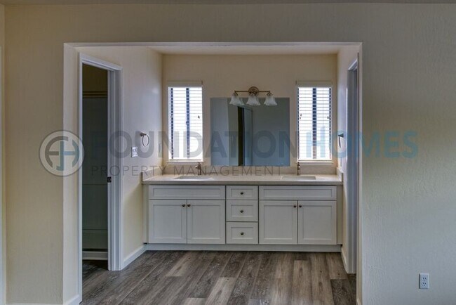 Building Photo - 404 San Marin Dr
