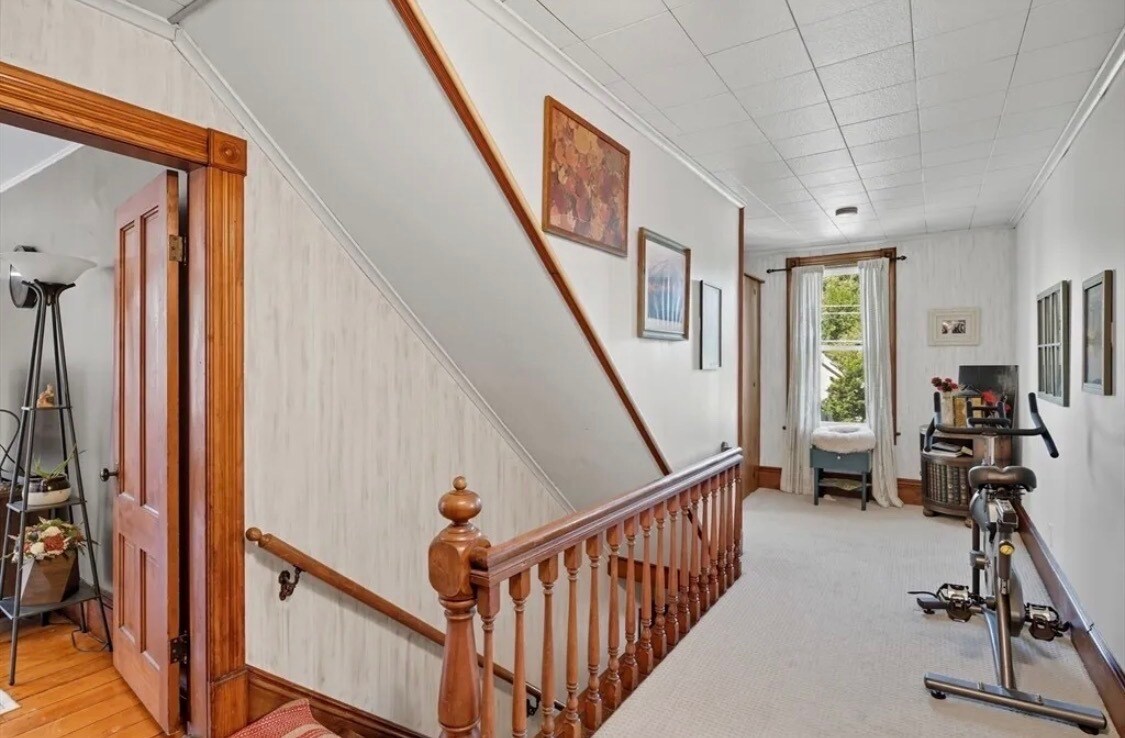 Building Photo - 62 Maple St