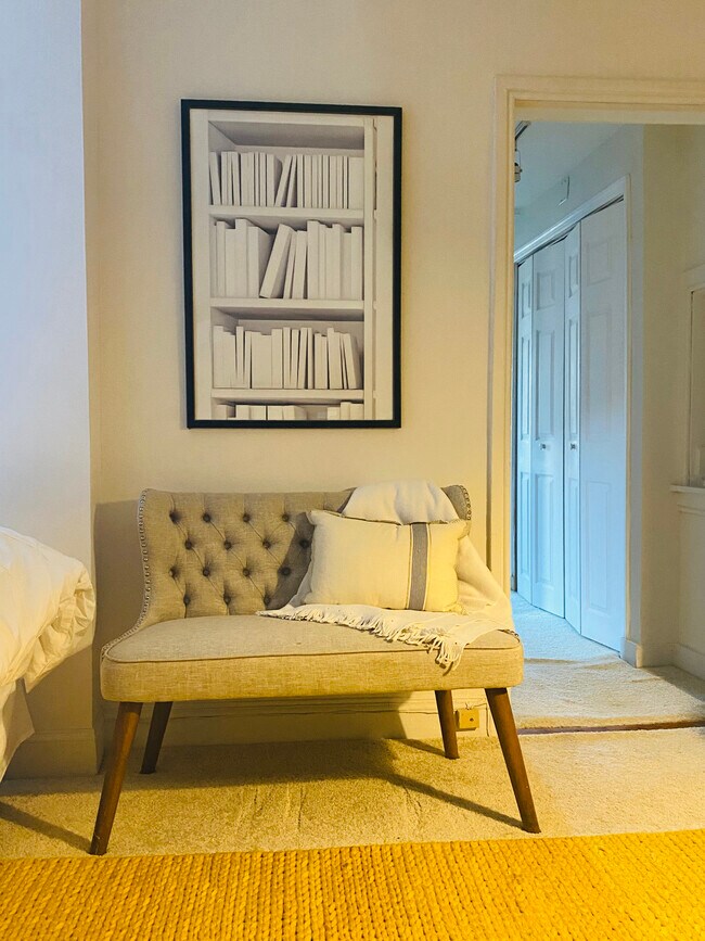 Building Photo - 1720 Bolton St