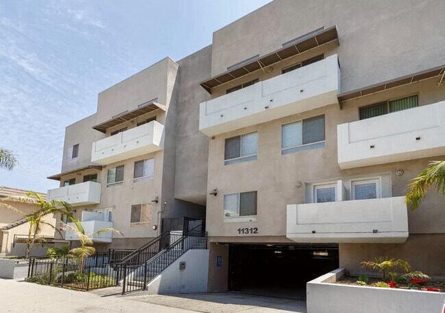 Building Photo - 11312 Huston St
