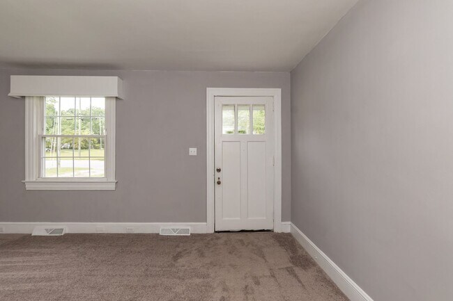 Building Photo - 405 Forest Hill Ave