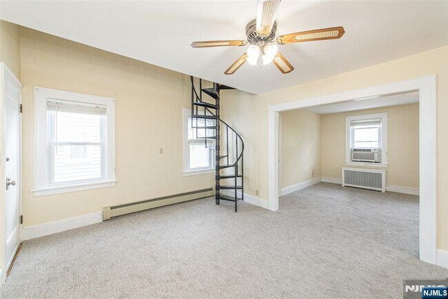 Building Photo - 807 Fern St