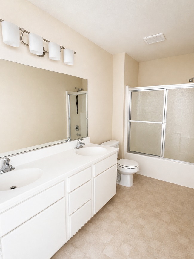 Building Photo - Spacious Upstairs 3 Bed 2.5 Bath Townhouse with 2 Car Tandem Garage