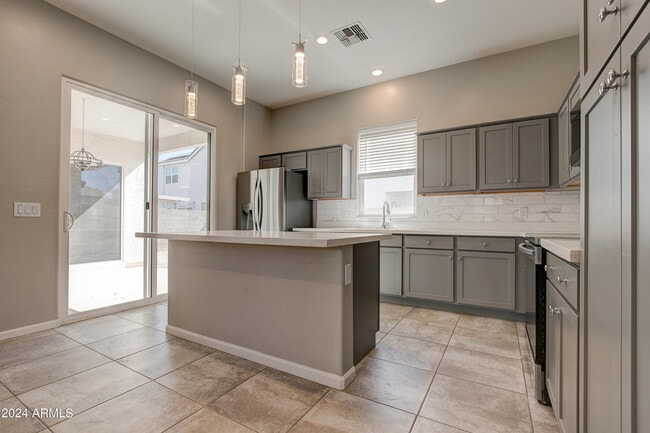 Building Photo - 15717 W Polk St