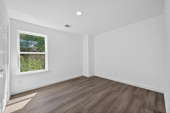 Building Photo - 9405 Madera Rd