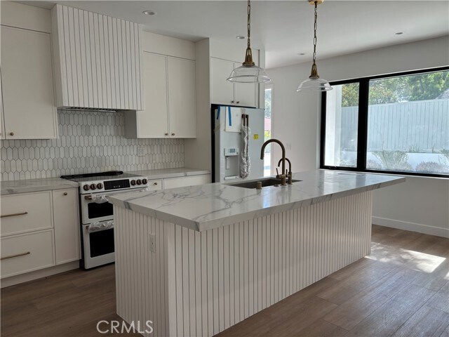 Building Photo - 4832 La Canada Blvd