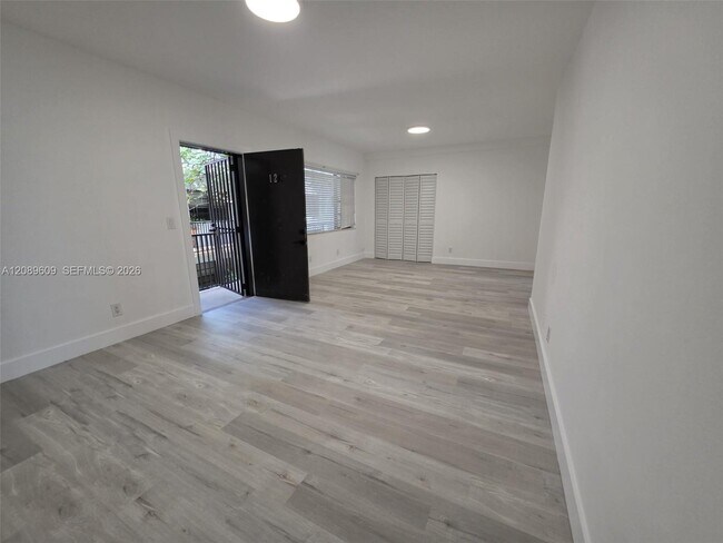 Building Photo - 7845 NE Bayshore Ct