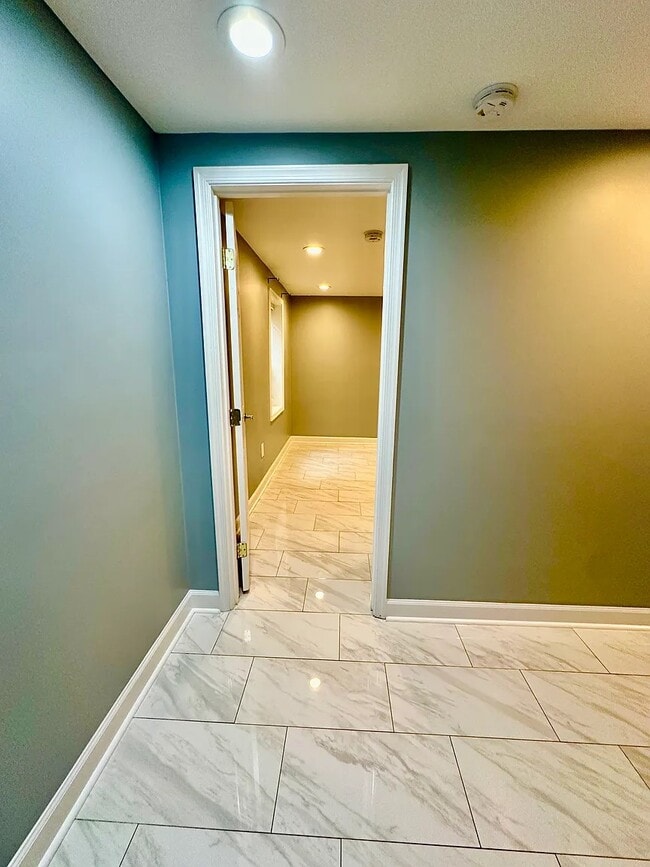 Building Photo - 2453 Alsop Ct