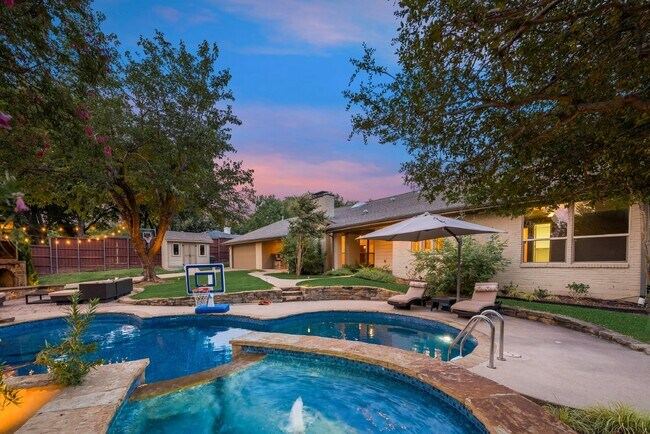 Building Photo - Spacious Elegance 5-Bed, 4.5-Bath Home with outside oasis