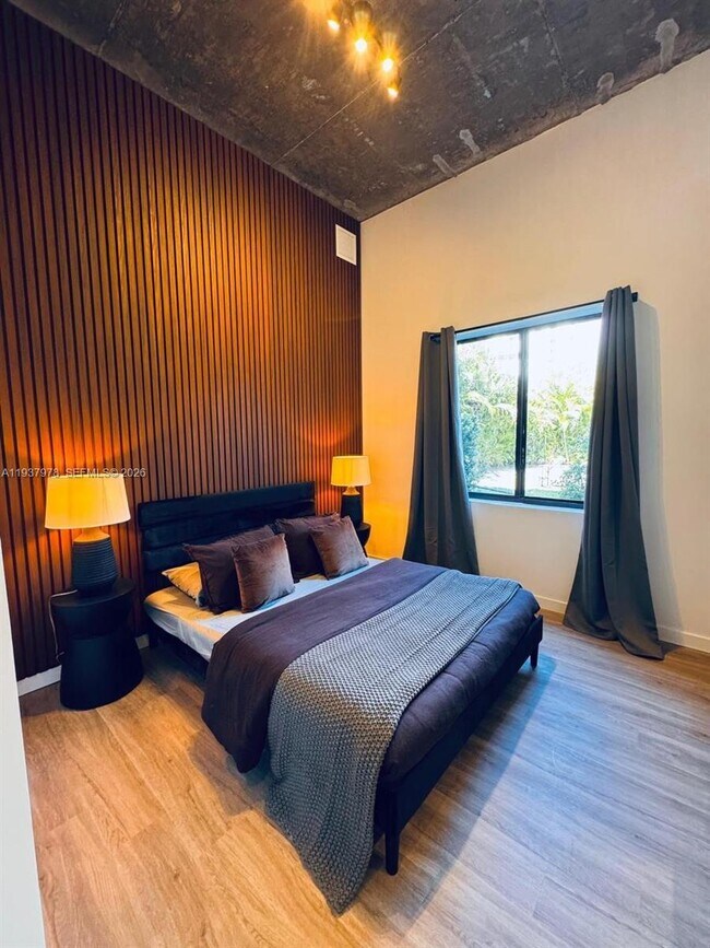 Building Photo - 3422 NW 5th Ave