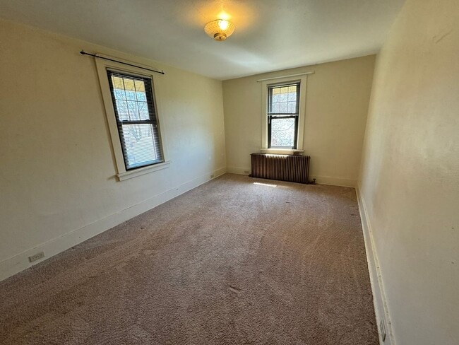 Building Photo - Mary Lou Molnar 111