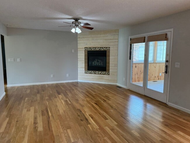 Building Photo - 3 bedroom one- level beauty in North Johnson City!