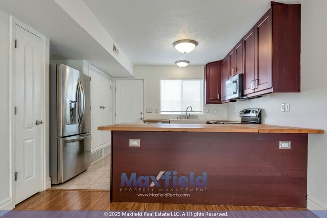 Building Photo - Salt Lake City - 3bd 2bth 3 Storey Home