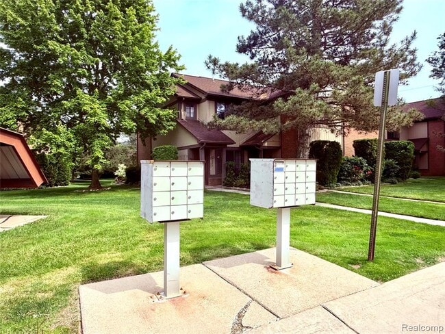 Building Photo - 1550 Meadowside Dr