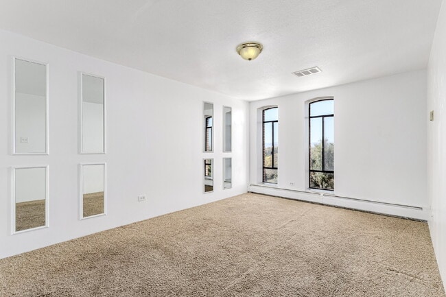 Building Photo - Three Bed / Two bath at Cherry Creek at the Polo Club Condominiums