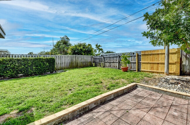 Building Photo - 4163 NW 2nd Ct