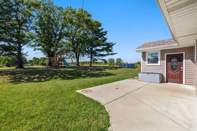 Building Photo - 1352 Smith Rd