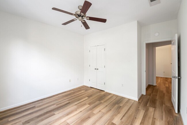Building Photo - 1BR, 1Ba Condo in Walker Square