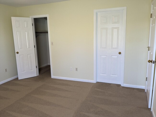 Building Photo - 2411 Carnation Dr