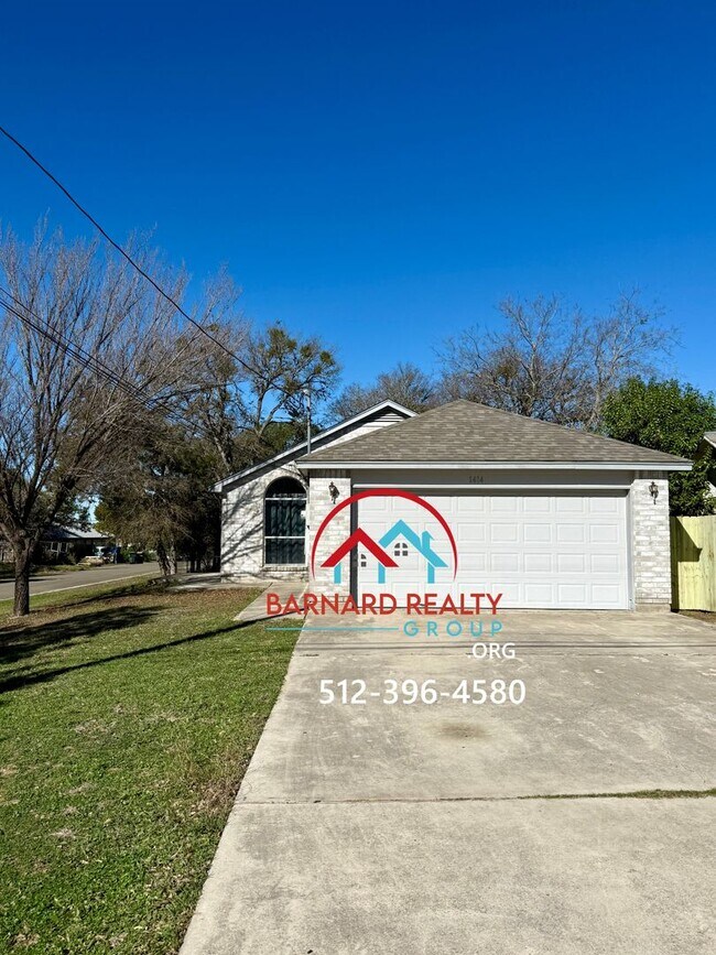 Building Photo - Available Now: 3 Bedroom, 2 Bath Stand Alone Home