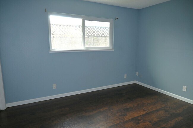 Building Photo - 5316 Nelson St