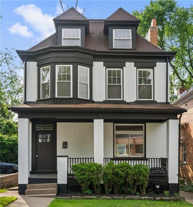 Building Photo - 220 Dewey St