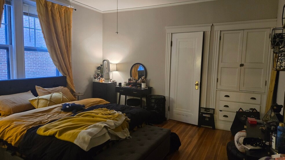 Building Photo - 1986 Commonwealth Ave