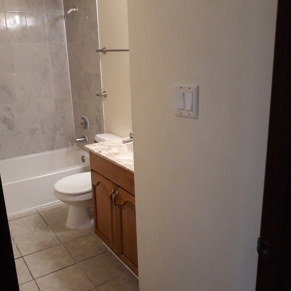 Building Photo - 490 Pleasant Run Dr