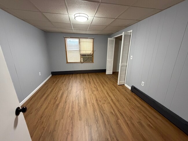 Building Photo - 454 Bodnick St