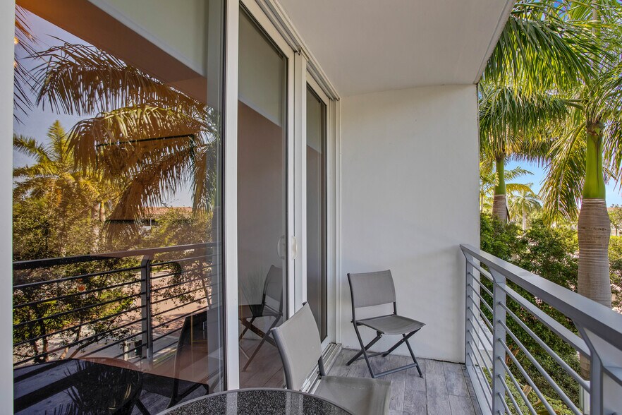 Building Photo - 87 N Shore Dr