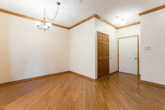 Building Photo - 1251 W Lake St