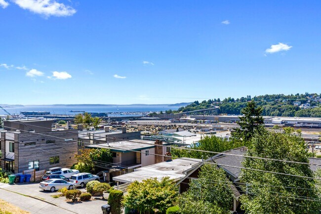 Building Photo - 2062 13th Ave W