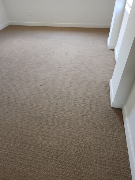 Building Photo - 1629 W Summit St