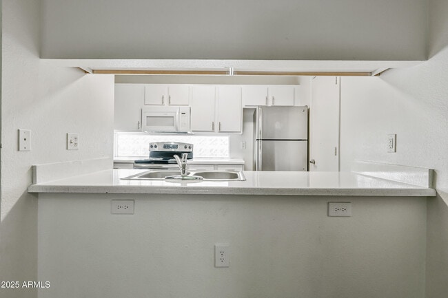 Building Photo - 3065 N 67th Ave