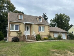 Building Photo - 15 Laurel Pl