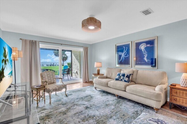 Building Photo - 7300 Sunshine Skyway Ln S