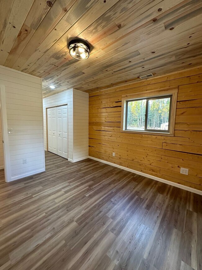 Building Photo - New Construction Log Home | 2 bedroom | 2.5 bathrooms
