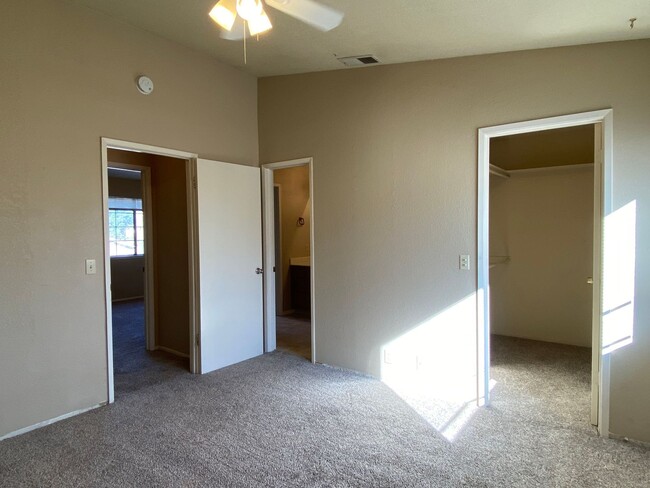 Building Photo - Two Bedroom Condo in North Stockton