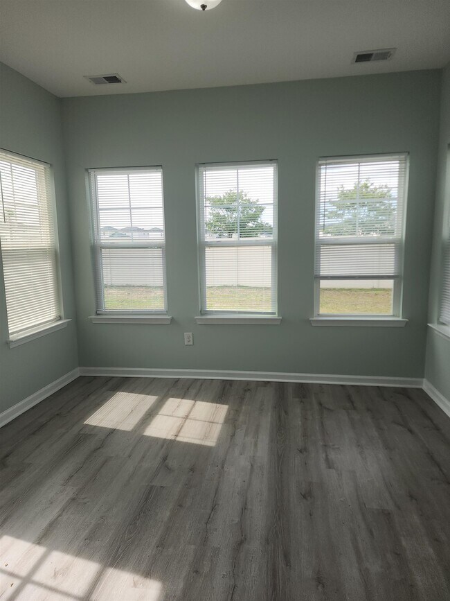 Building Photo - 5527 Redleaf Rose Dr
